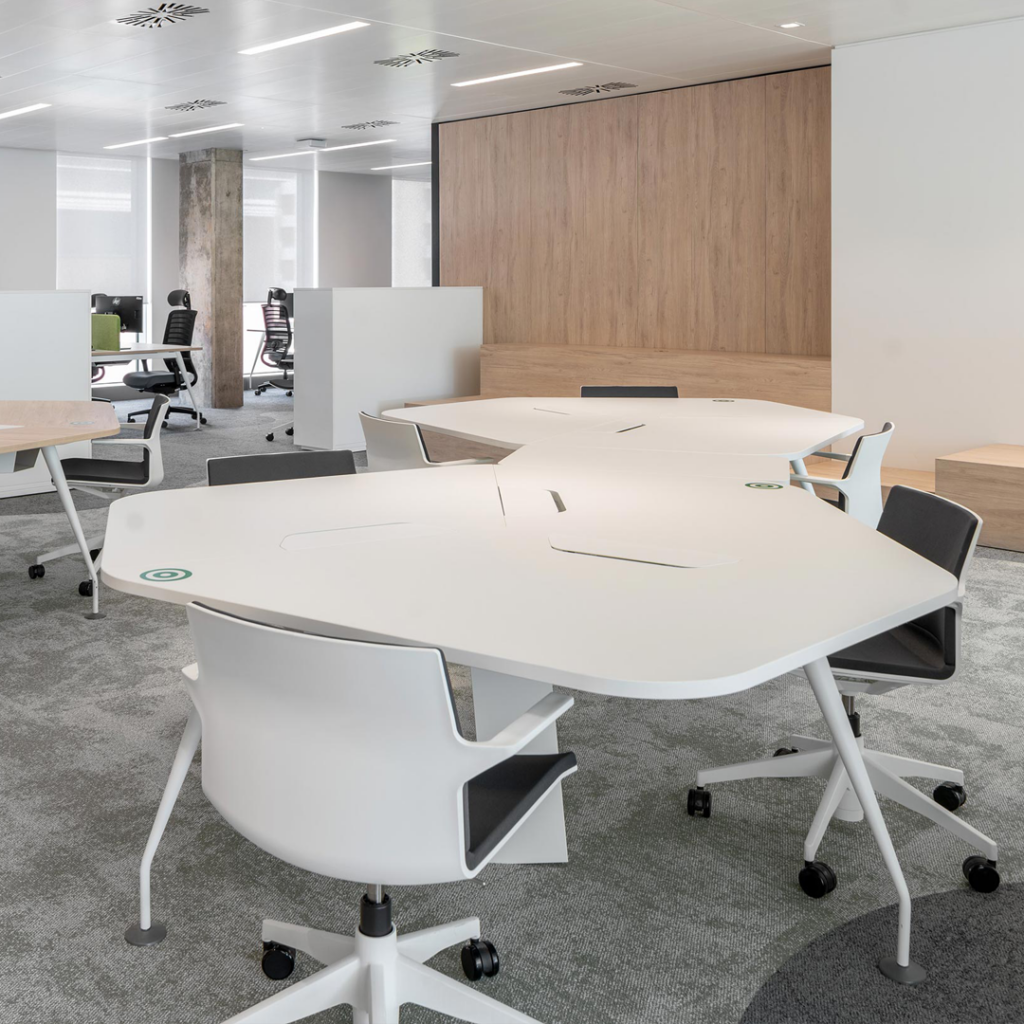 Tendencias oficinas 2023: mobiliario versátil que se adaptan a diferentes espacios