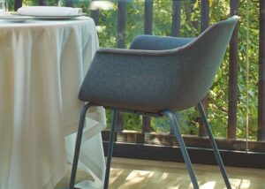 Silla Shape tapizada de Estilo Mobiliario